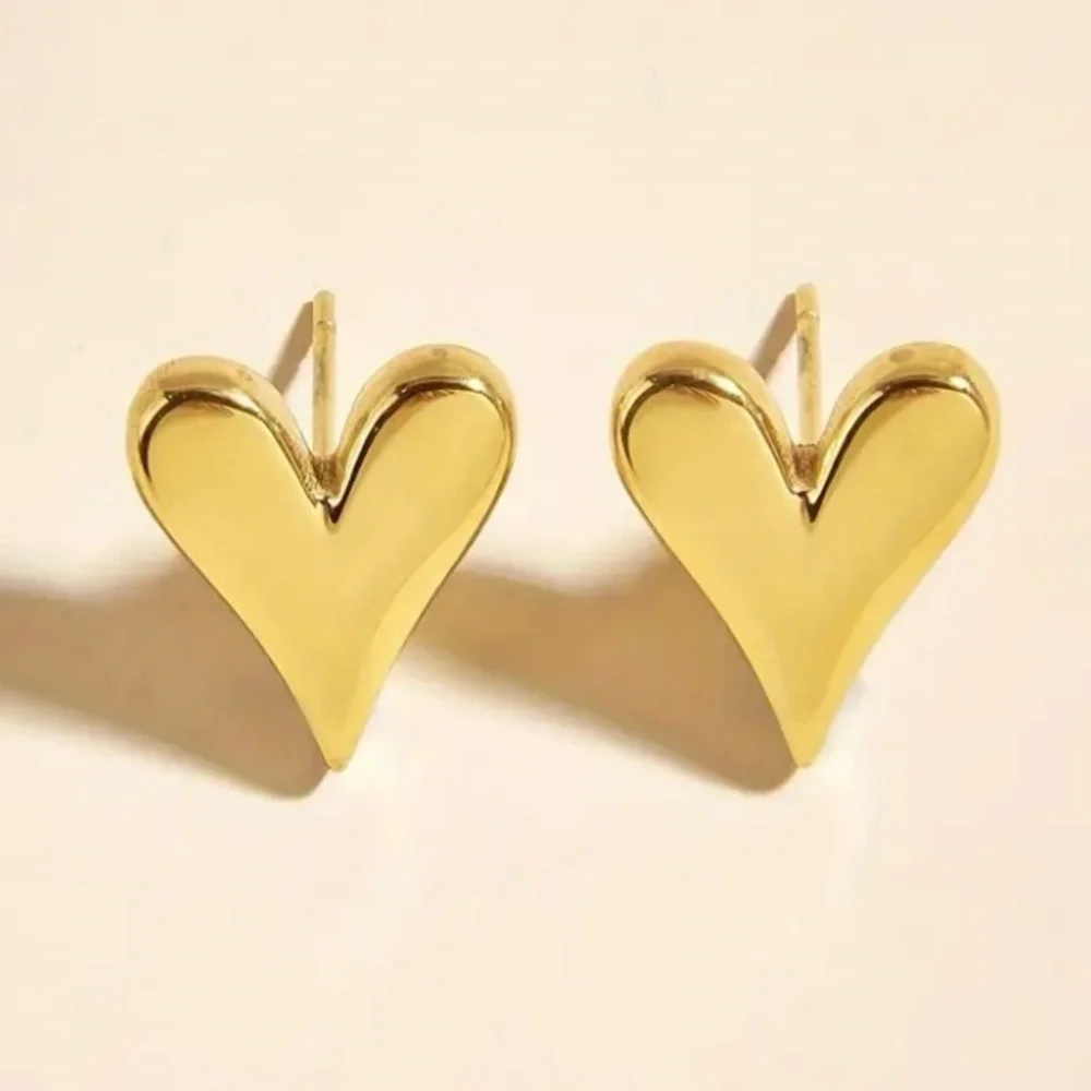 ✨Free People Greta Gold Heart Earrings